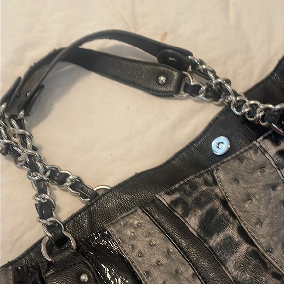 Carlos by Carlos Santana Red and Black Shoulder Bag - Picture 4 of 16